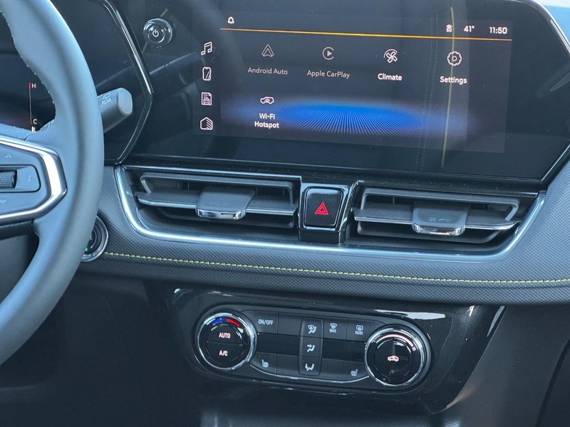 Chevrolet TrailBlazer Vehicle Image 09