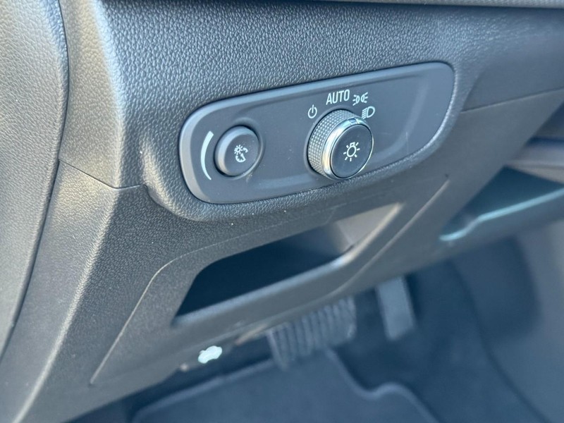 Chevrolet TrailBlazer Vehicle Image 13