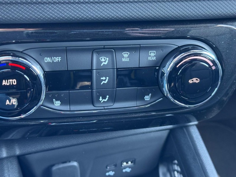 Chevrolet TrailBlazer Vehicle Image 16