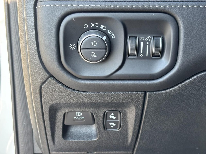 Ram 1500 Vehicle Image 16