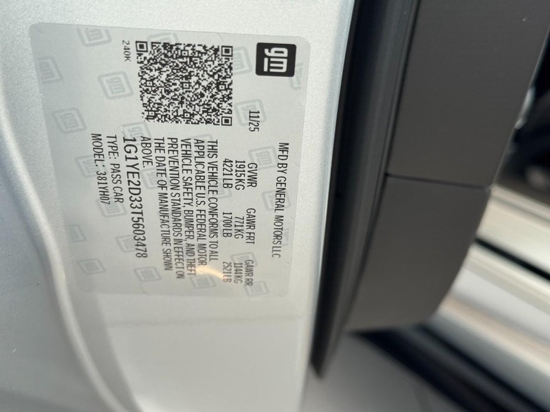 Chevrolet Corvette Vehicle Image 12