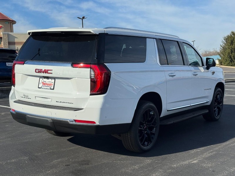 GMC Yukon XL Vehicle Image 04