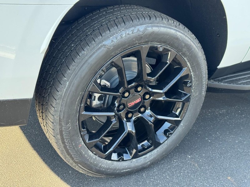 GMC Yukon XL Vehicle Image 05