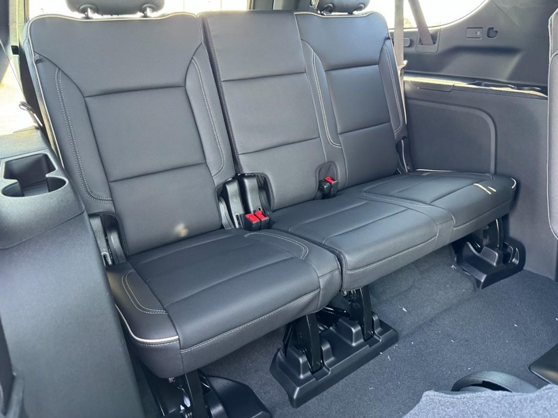 GMC Yukon XL Vehicle Image 06