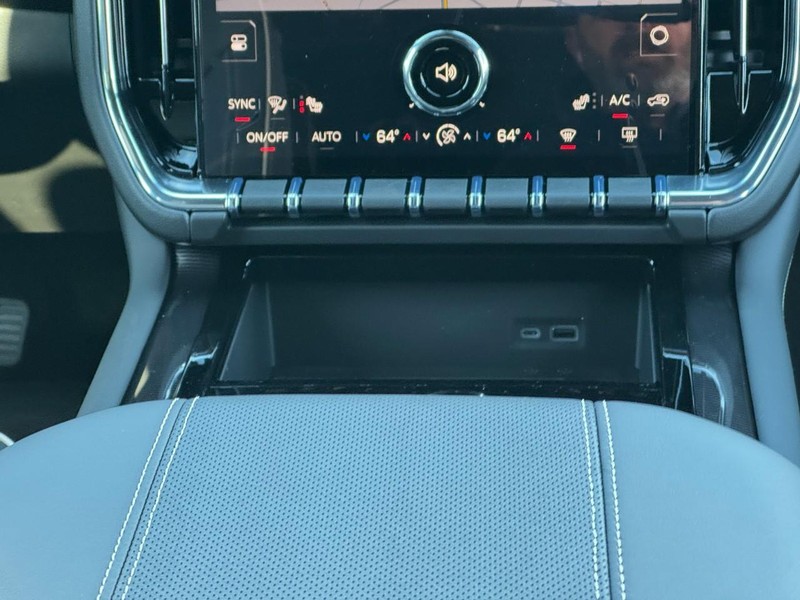 GMC Yukon XL Vehicle Image 11