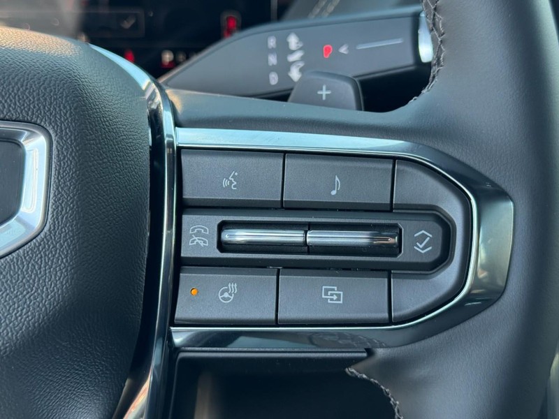 GMC Yukon XL Vehicle Image 16