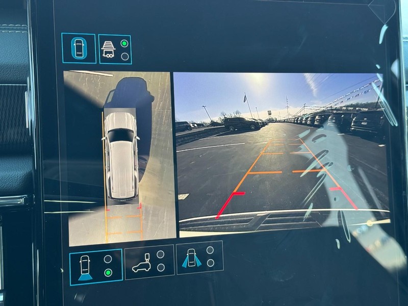 GMC Yukon XL Vehicle Image 18