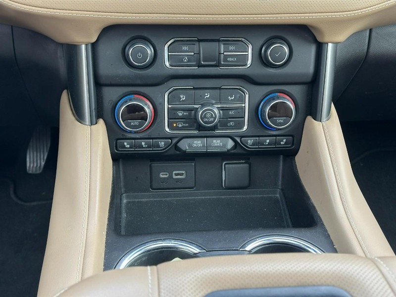 Chevrolet Tahoe Vehicle Full-screen Gallery Image 17