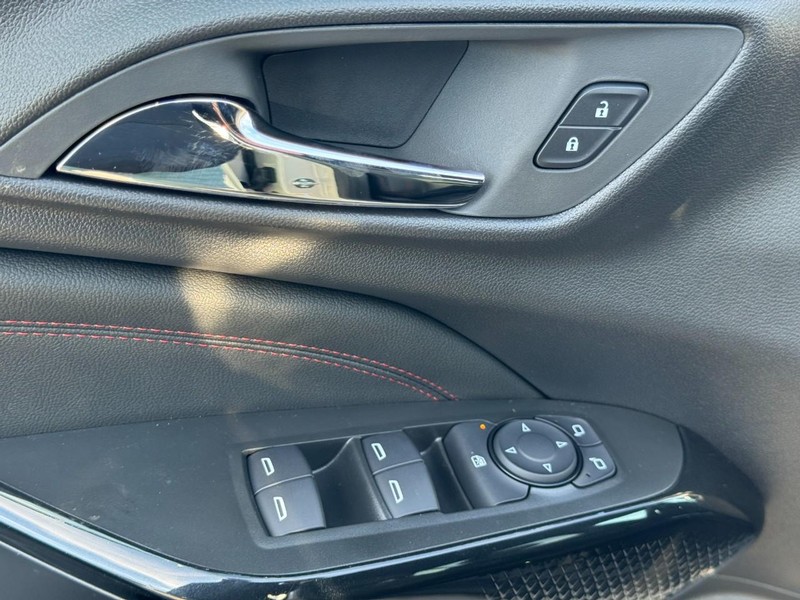 Chevrolet Trax Vehicle Image 11