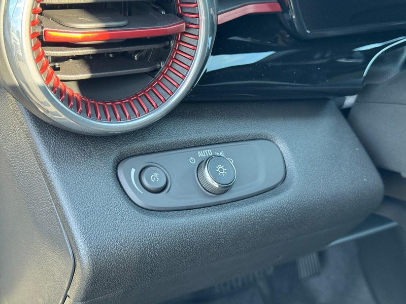 Chevrolet Trax Vehicle Image 12