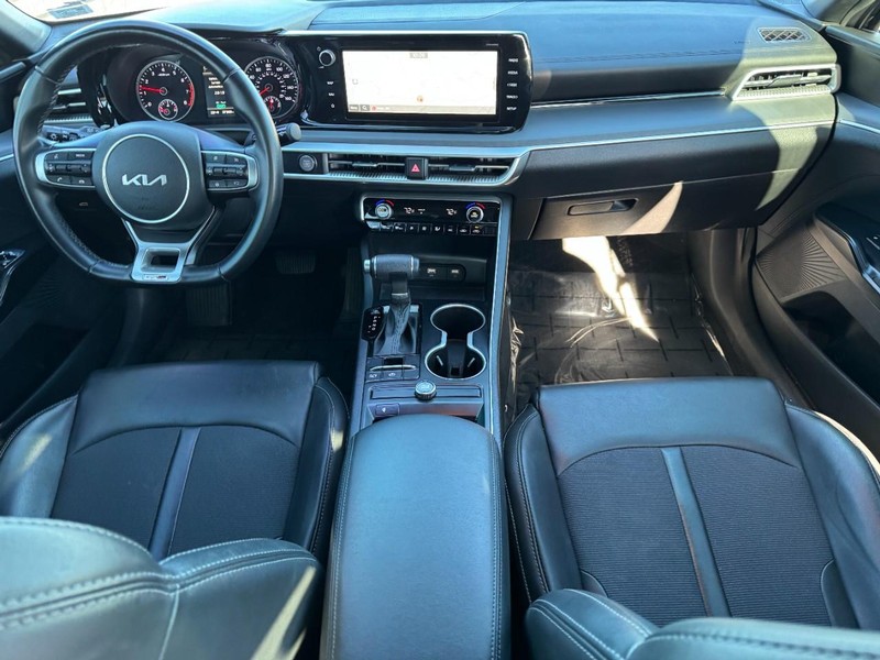 Kia K5 Vehicle Image 11