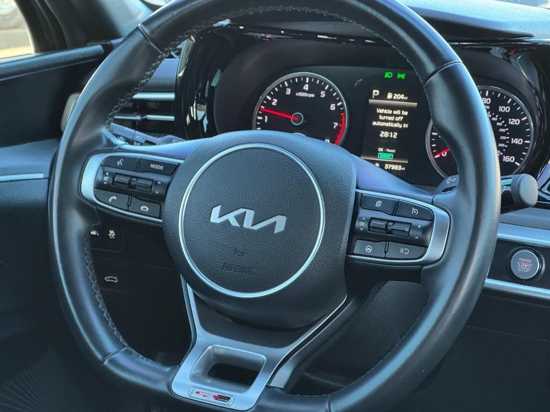 Kia K5 Vehicle Image 12