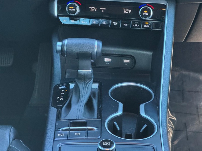 Kia K5 Vehicle Image 14