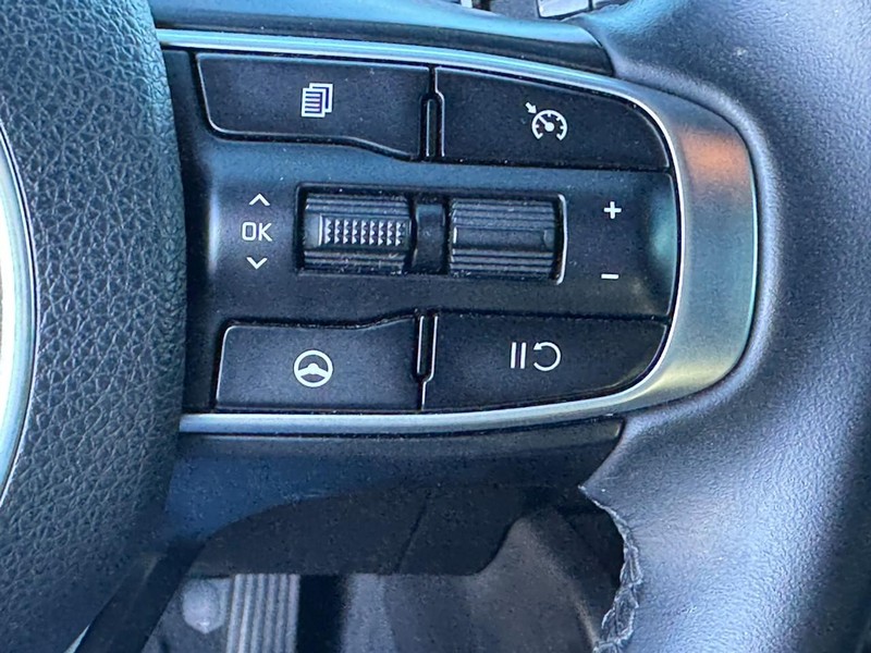 Kia K5 Vehicle Image 18