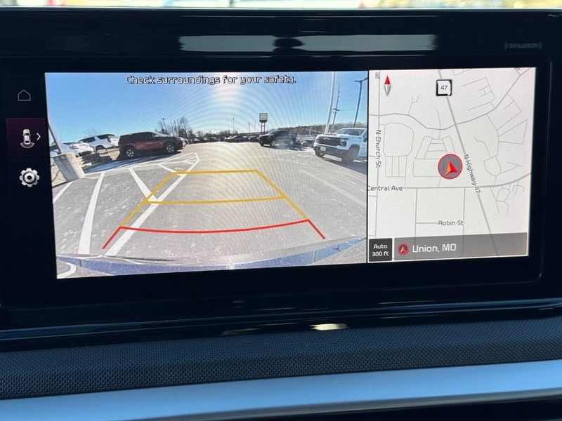 Kia K5 Vehicle Image 21