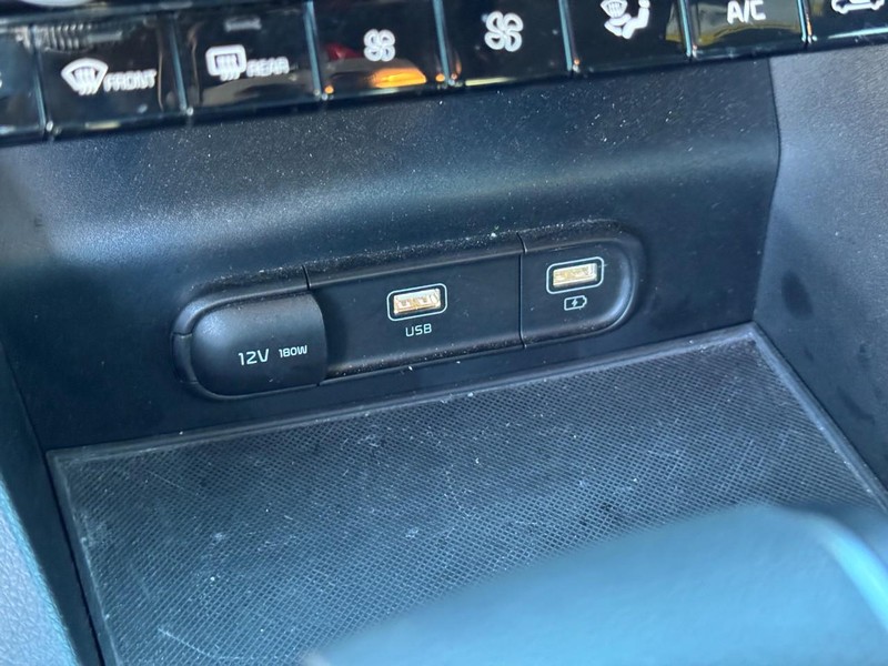 Kia K5 Vehicle Image 22