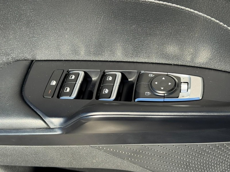 Kia K5 Vehicle Image 23