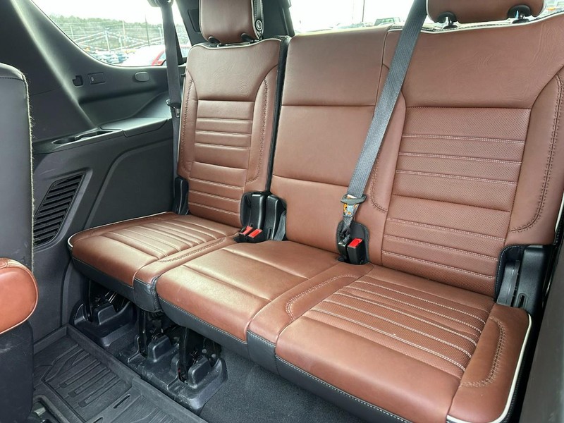 GMC Yukon Vehicle Image 11