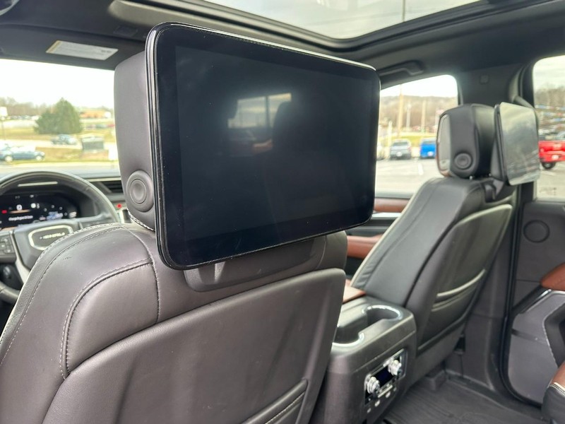 GMC Yukon Vehicle Image 12