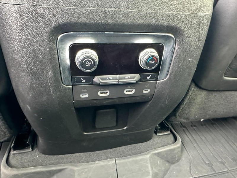 GMC Yukon Vehicle Image 13