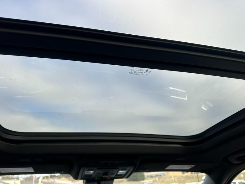 GMC Yukon Vehicle Image 15