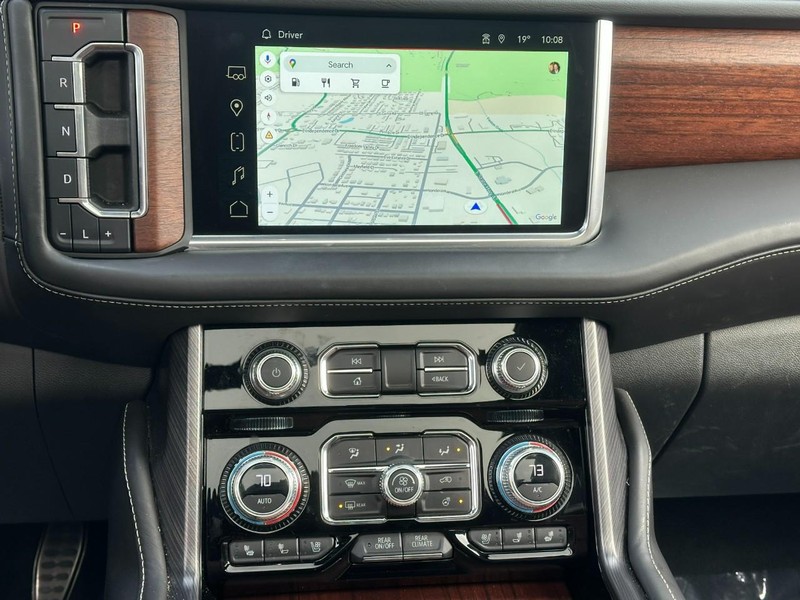 GMC Yukon Vehicle Image 18