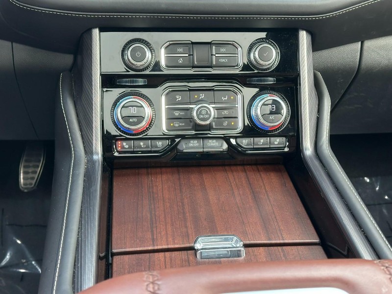 GMC Yukon Vehicle Image 19