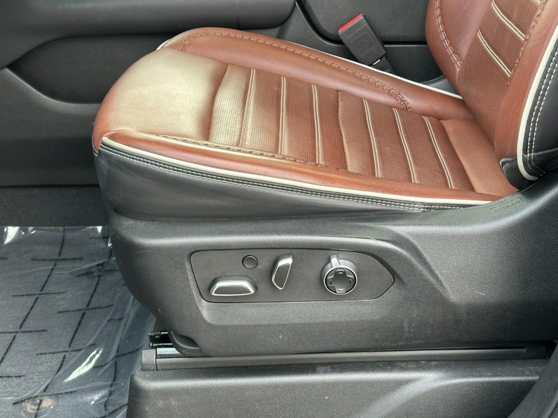 GMC Yukon Vehicle Image 22