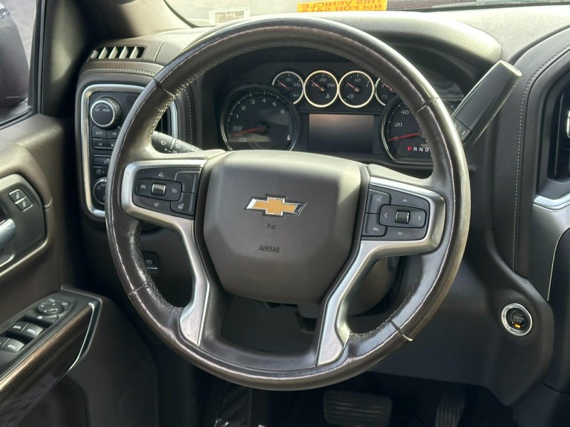Chevrolet Silverado 1500 Vehicle Full-screen Gallery Image 12