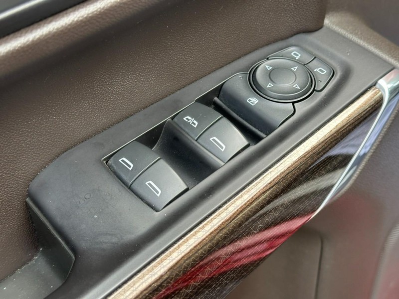 Chevrolet Silverado 1500 Vehicle Full-screen Gallery Image 16