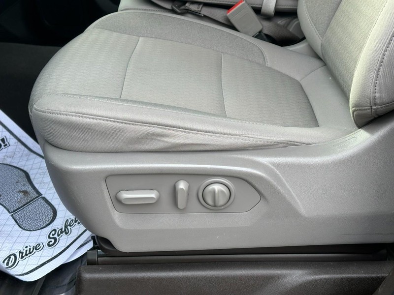 Chevrolet Silverado 1500 Vehicle Full-screen Gallery Image 17