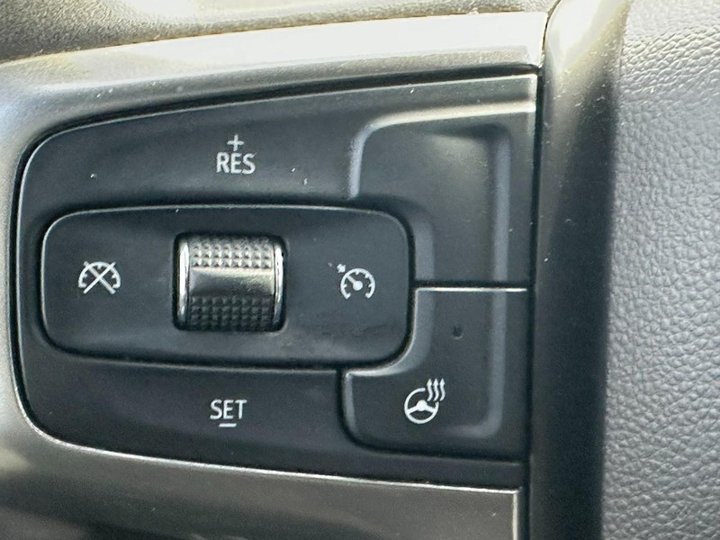 Chevrolet Silverado 1500 Vehicle Full-screen Gallery Image 18