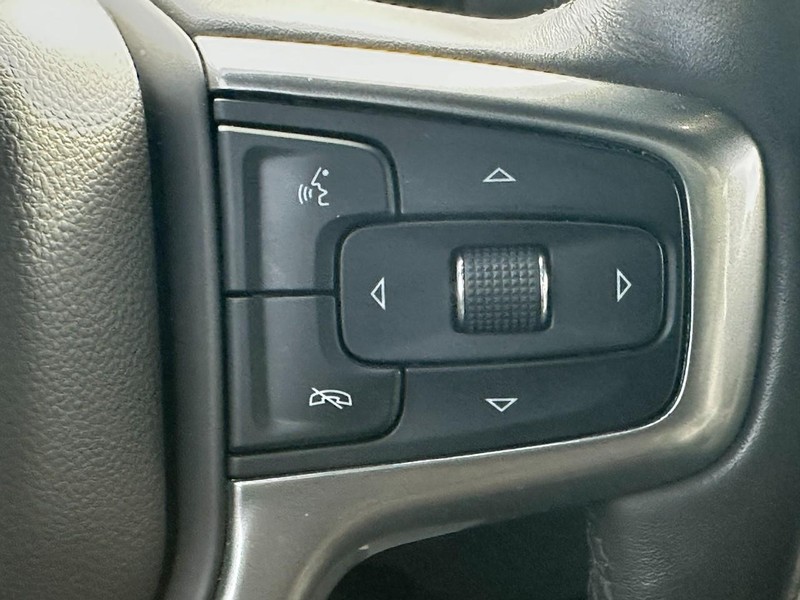 Chevrolet Silverado 1500 Vehicle Full-screen Gallery Image 19