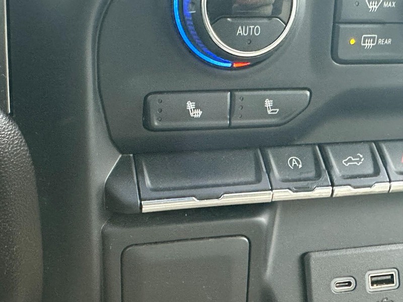 Chevrolet Silverado 1500 Vehicle Full-screen Gallery Image 20