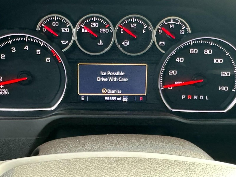 Chevrolet Silverado 1500 Vehicle Full-screen Gallery Image 21