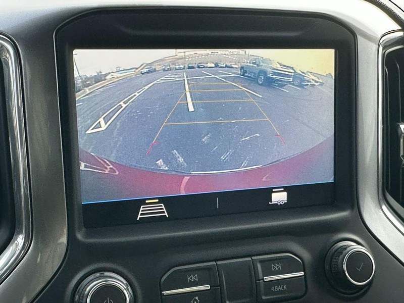 Chevrolet Silverado 1500 Vehicle Full-screen Gallery Image 22