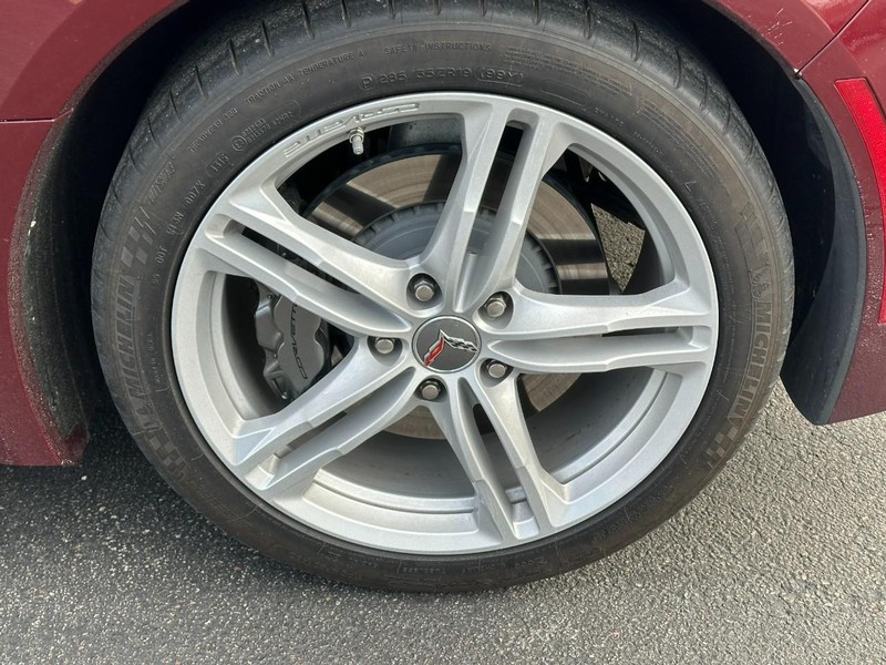 Chevrolet Corvette Vehicle Full-screen Gallery Image 06