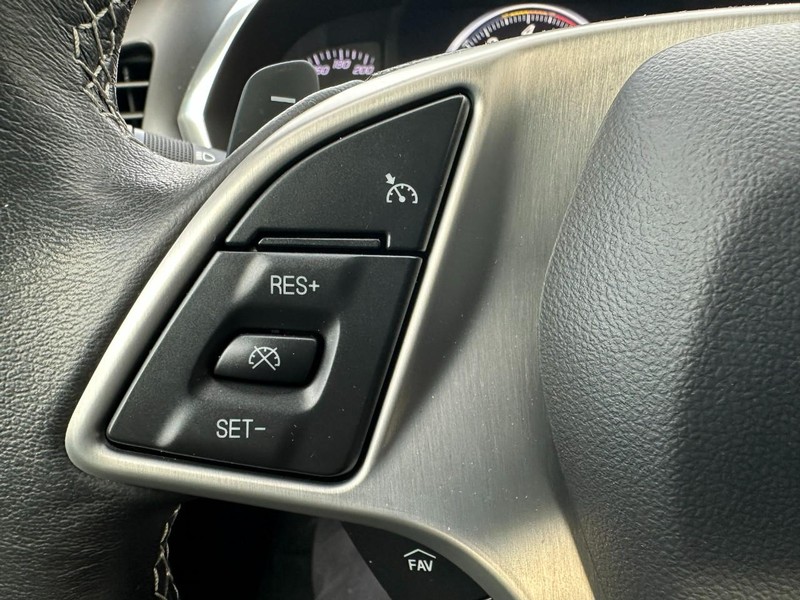 Chevrolet Corvette Vehicle Full-screen Gallery Image 15