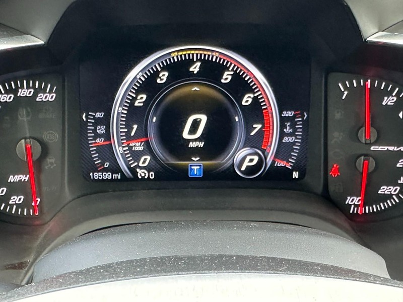 Chevrolet Corvette Vehicle Full-screen Gallery Image 17