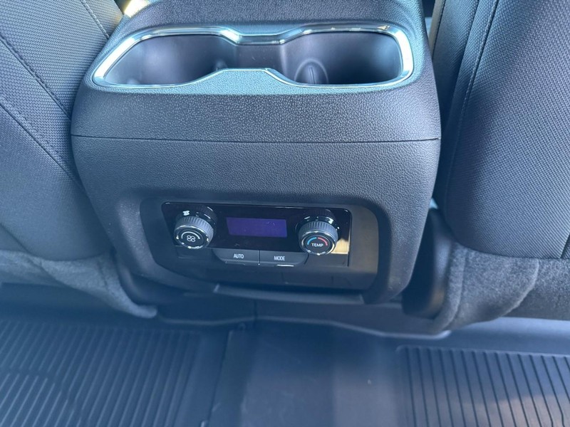 Chevrolet Traverse Vehicle Image 12