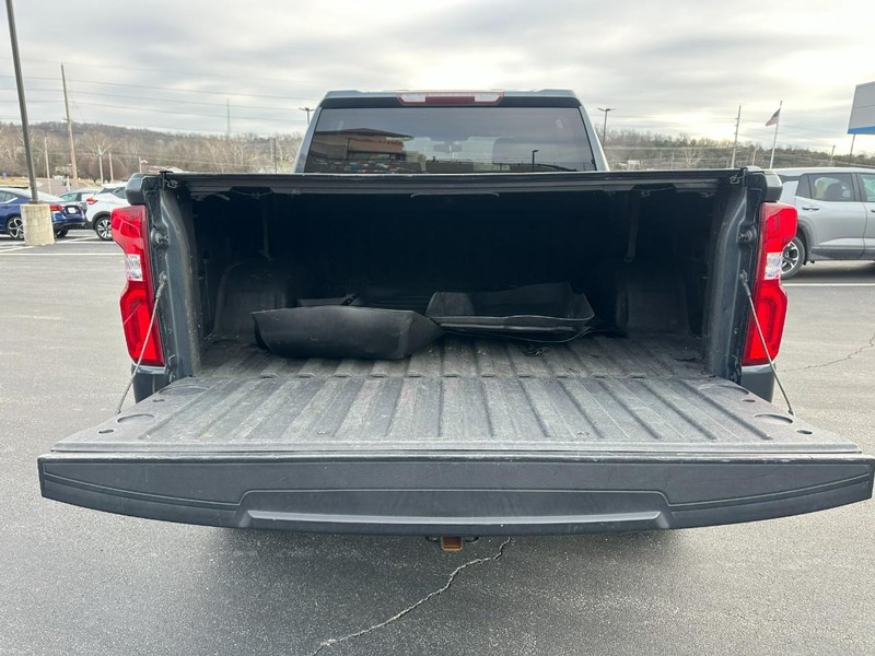 Chevrolet Silverado 1500 Vehicle Full-screen Gallery Image 05