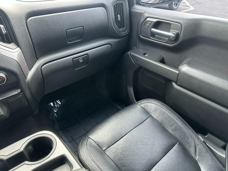 Chevrolet Silverado 1500 Vehicle Full-screen Gallery Image 15