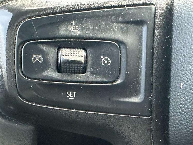 Chevrolet Silverado 1500 Vehicle Full-screen Gallery Image 18