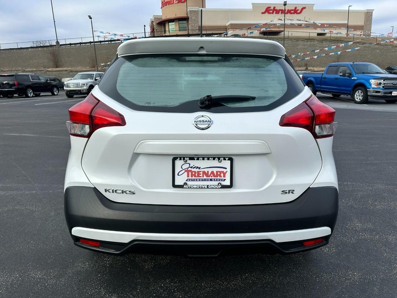 Nissan Kicks Vehicle Image 04