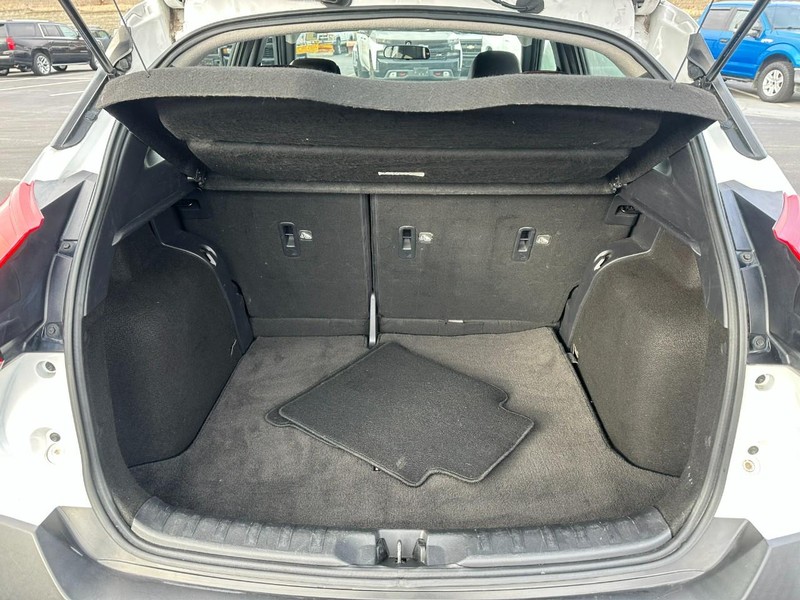 Nissan Kicks Vehicle Image 05