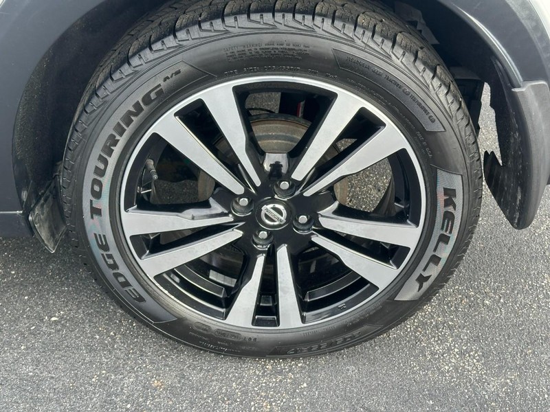 Nissan Kicks Vehicle Image 07