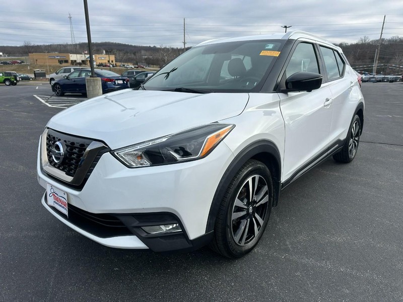 Nissan Kicks Vehicle Image 08