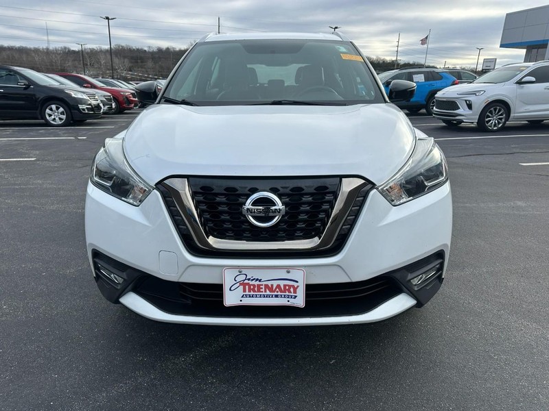 Nissan Kicks Vehicle Image 09