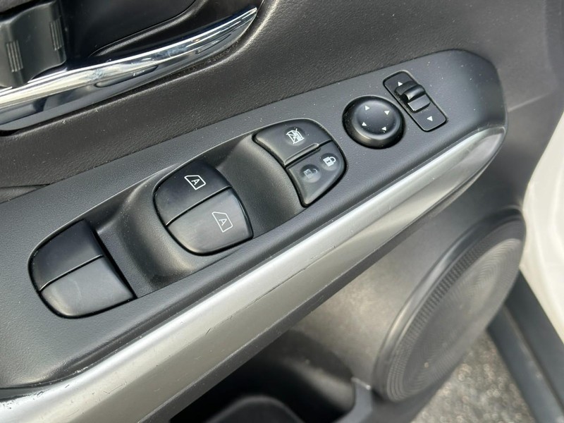 Nissan Kicks Vehicle Image 16