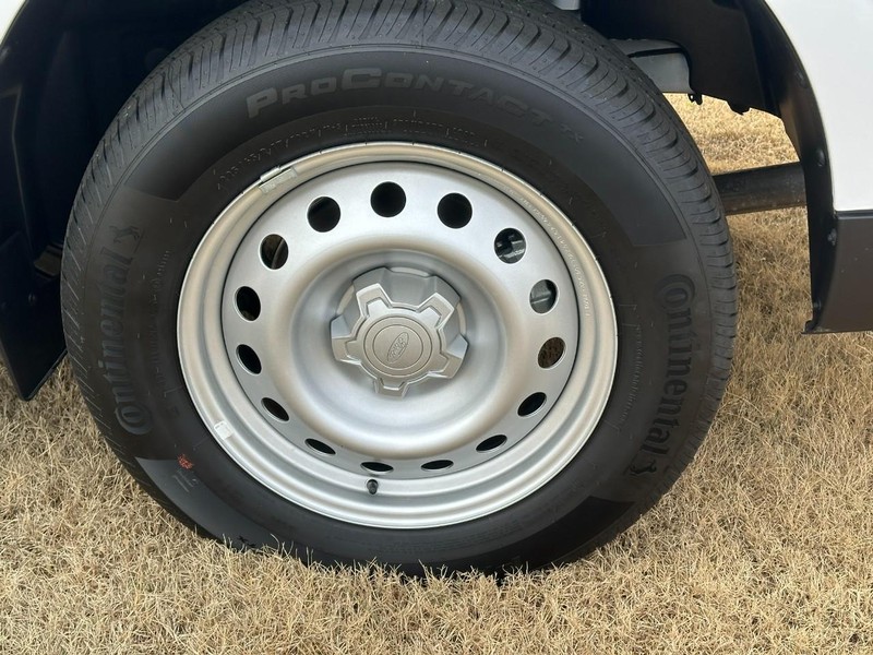 Ford Maverick Vehicle Image 07